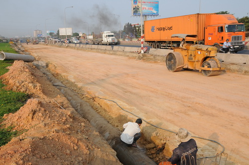 Tháo gỡ “điểm nghẽn” hạ tầng để phát triển