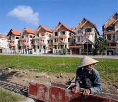 Ế ẩm, vẫn cao giá