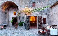 Khách sạn trong lòng núi Caves of Civita