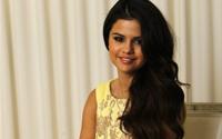 Selena Gomez rao bán biệt thự 70 tỉ đồng