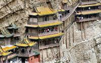 Độc đáo ngôi chùa treo 1.500 tuổi trên vách núi ở Trung Quốc