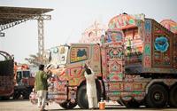 Ngắm những chiếc xe tải 'độc và lạ ' đầy màu sắc tại Pakistanicon
