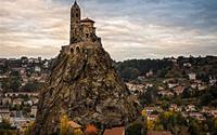 Nhà nguyện cổ trên đỉnh đá núi của Pháp