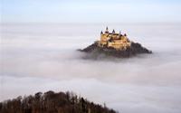 Lâu đài tráng lệ giữa biển mây