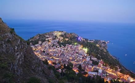 Thơ mộng thị trấn Taormina trên đảo Sicily