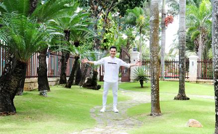 Ca sĩ Lâm Hùng khoe nhà vườn đẹp như resort ở Kiên Giang