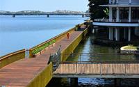 Cầu đi bộ bằng gỗ lim trên sông Hương trước ngày khánh thành