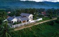 Ngôi nhà đẹp như resort con trai xây tặng ba mẹ ở Bình Định