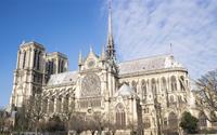 Nhà thờ hơn 850 tuổi giữa thành phố Paris