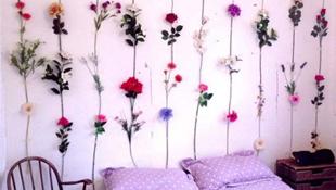 Phòng ngủ cực ấm áp với họa tiết hoa sinh động