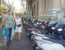Những bãi xe 'vua' trên vỉa hè trung tâm TPHCM