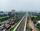 Cận cảnh 2,4km tuyến đường sắt metro số 1 TP.HCM - Suối Tiên đang được lắp ray