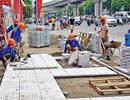 Người ta vội vàng lát đá vỉa hè Thủ đô để làm gì?
