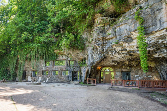 Khám phá biệt thự “triệu đô” nằm ngay trong hang động độc nhất thế giới